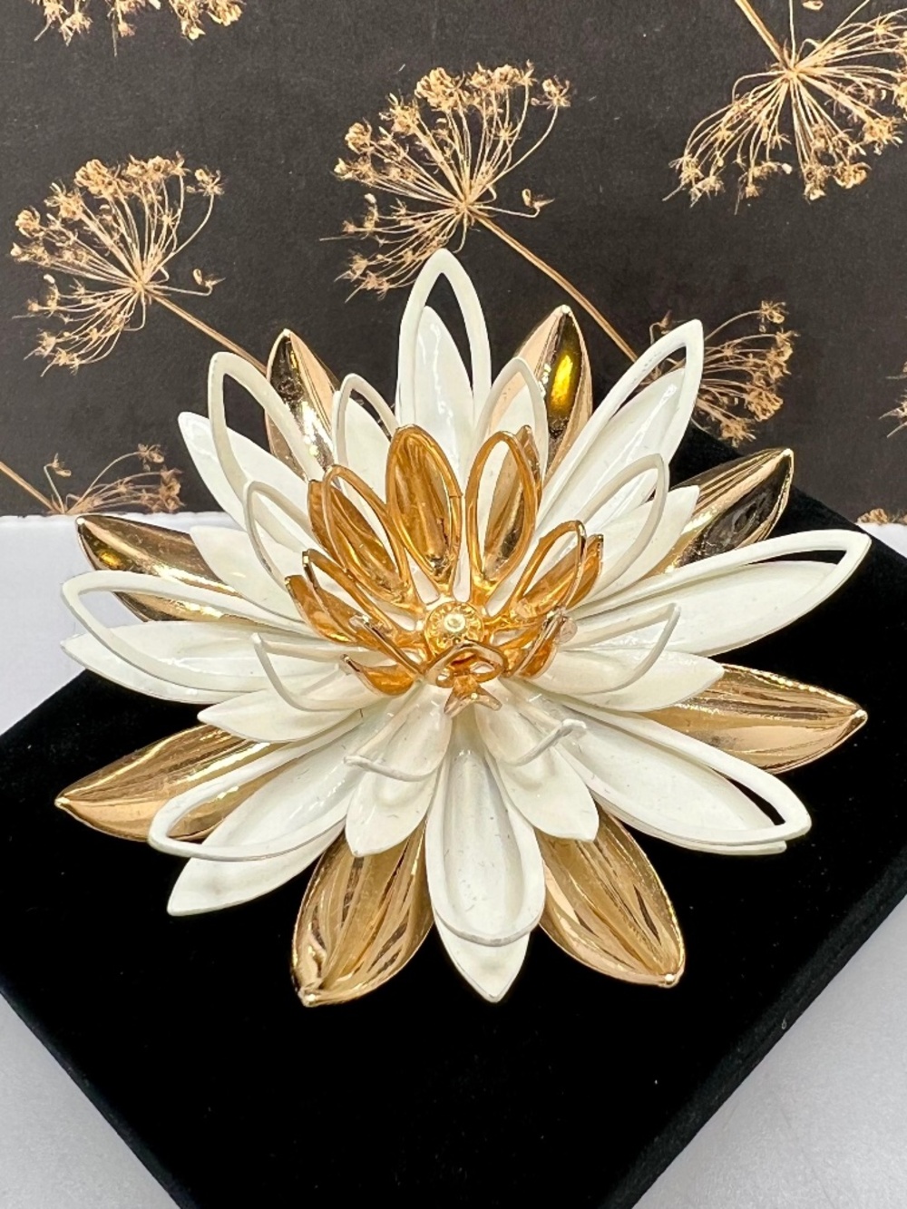 Sarah Coventry Water Lily Brooch - 6587  1966